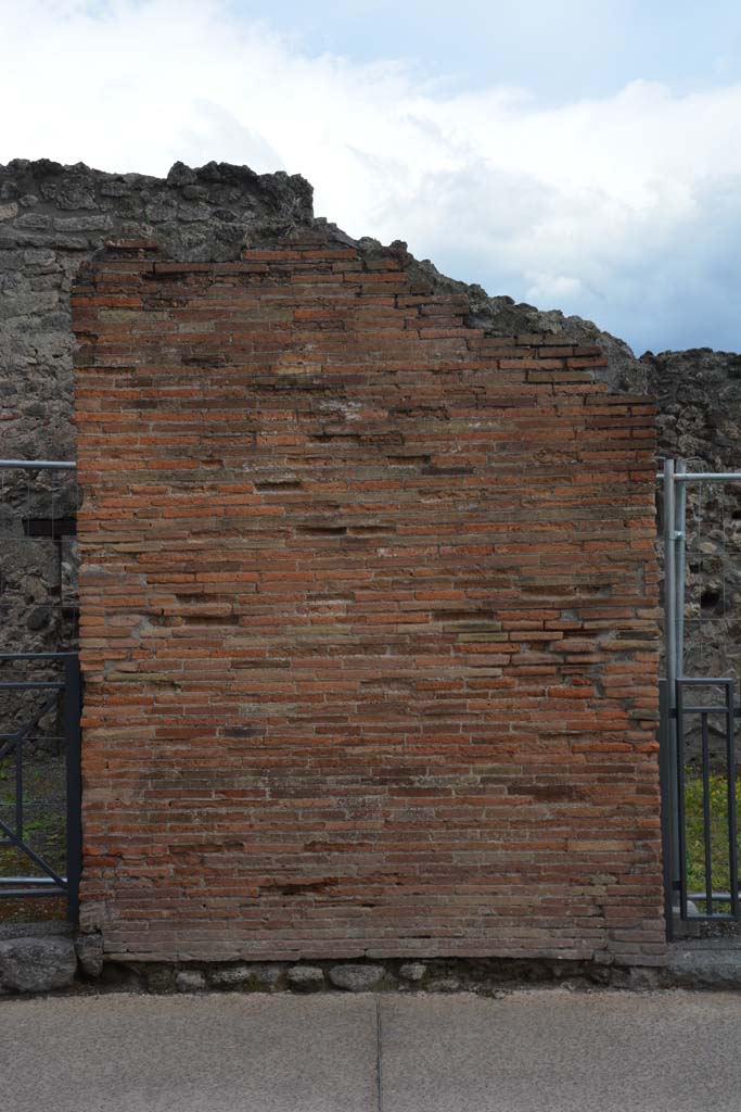 I.4.17 Pompeii. May 2019. 
Looking south to detail of masonry between I.4.17, on left, and I.4.16, on right.
Foto Tobias Busen, ERC Grant 681269 DCOR.
