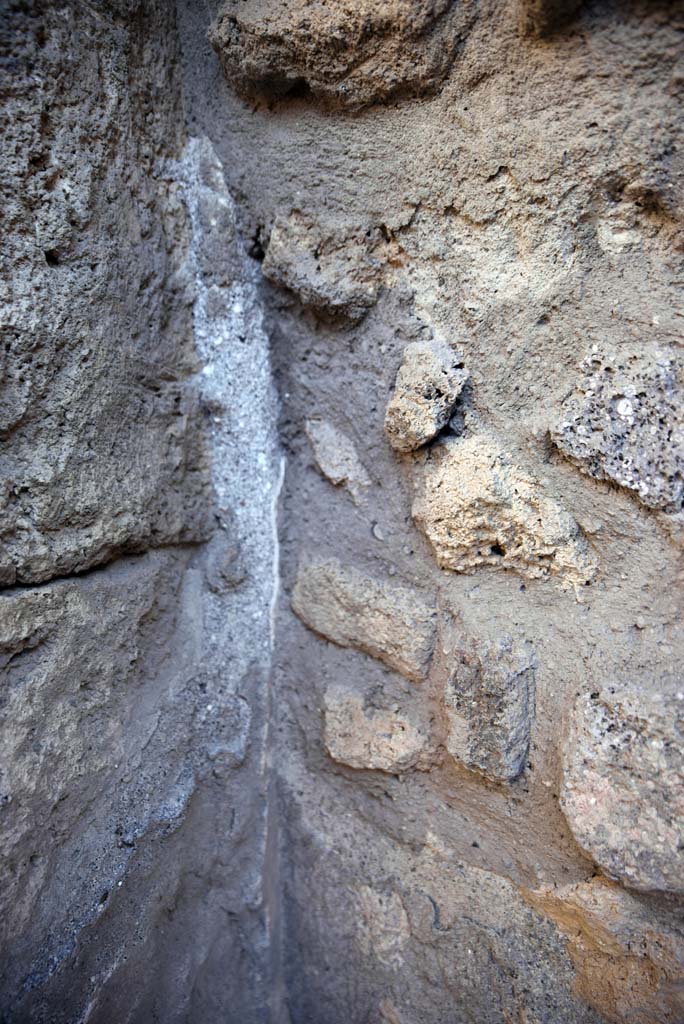 I.4.25/1.4.5 Pompeii. October 2019. Cubiculum 8, detail from north side of recess/niche.
Foto Tobias Busen, ERC Grant 681269 DCOR.
