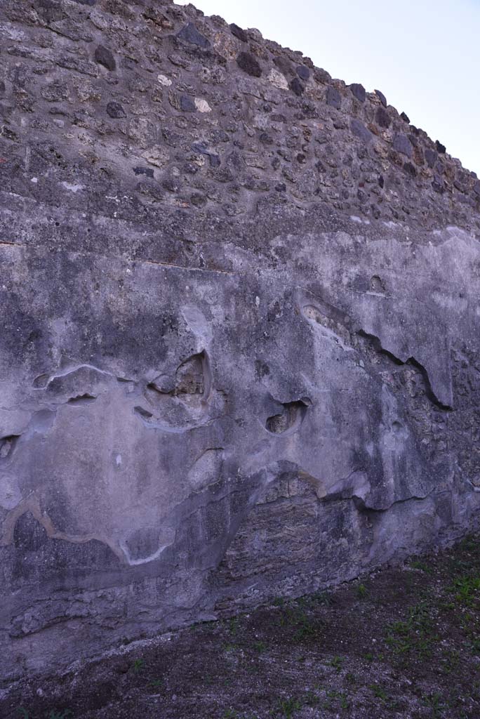 I.4.25 Pompeii. October 2019. Lower Peristyle 32, continuation of south wall from south-east corner.
Foto Tobias Busen, ERC Grant 681269 DCOR.
