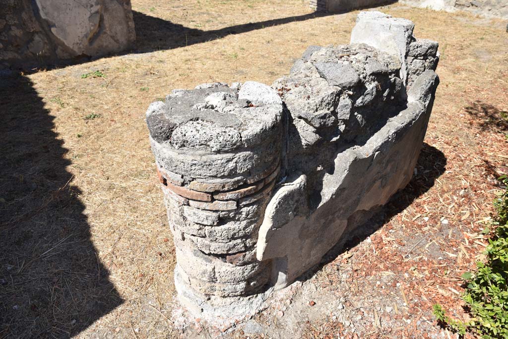 I.4.25 Pompeii. September 2020. Upper Peristyle 56, looking west towards vestibule area. 
Foto Tobias Busen, ERC Grant 681269 DCOR

