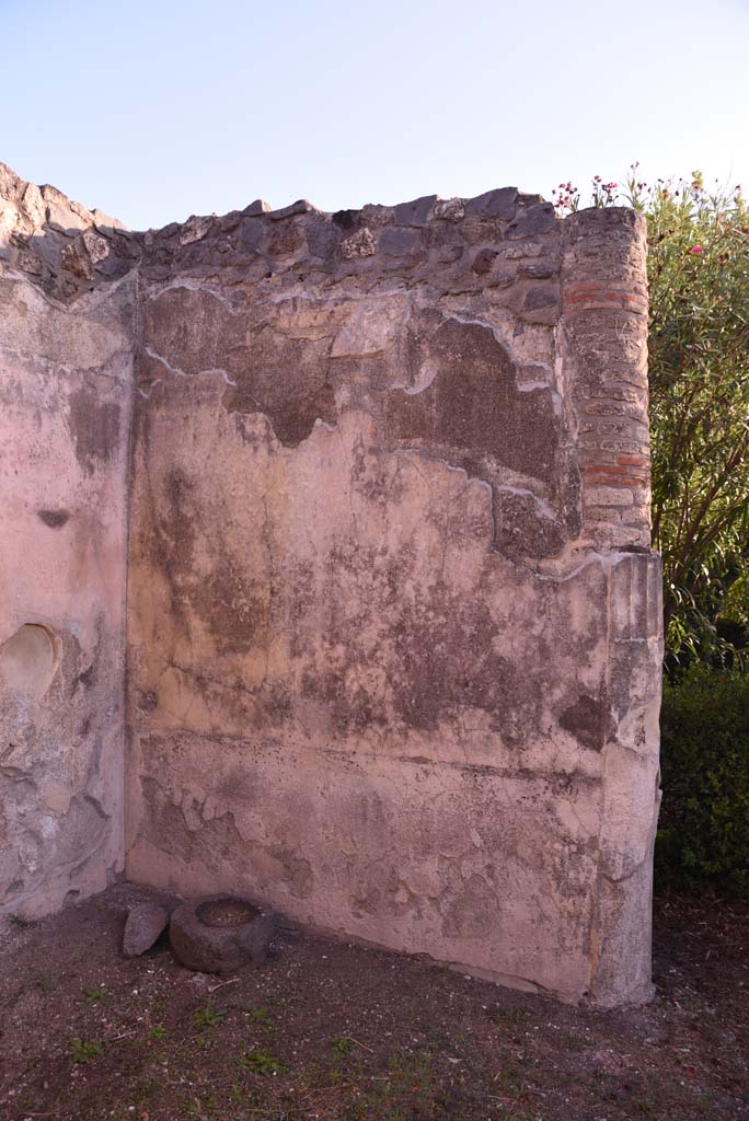 I.4.25 Pompeii. October 2019. Upper peristyle 56, looking east in vestibule in north-west corner. 
Foto Tobias Busen, ERC Grant 681269 DCOR

