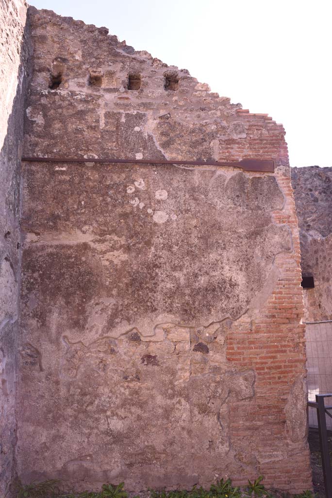 I.4.28 Pompeii. October 2019. Room 26, south wall in south-east corner.
Foto Tobias Busen, ERC Grant 681269 DÉCOR.
