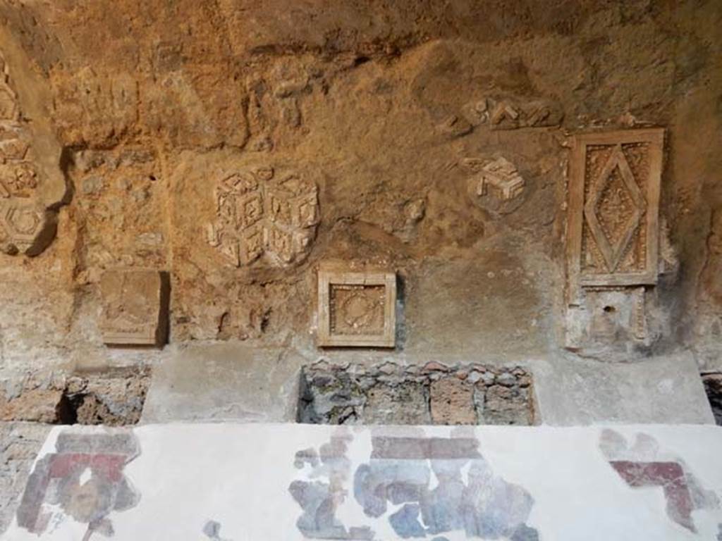I.6.2 Pompeii. May 2016. Stucco ceiling above north wall of north wing. Photo courtesy of Buzz Ferebee.

