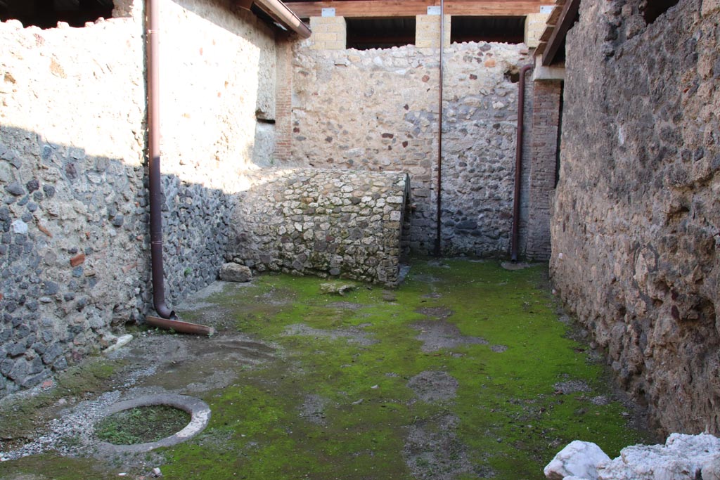 I.6.4 Pompeii. October 2022. Room 13, looking east from doorway. Photo courtesy of Klaus Heese. 

