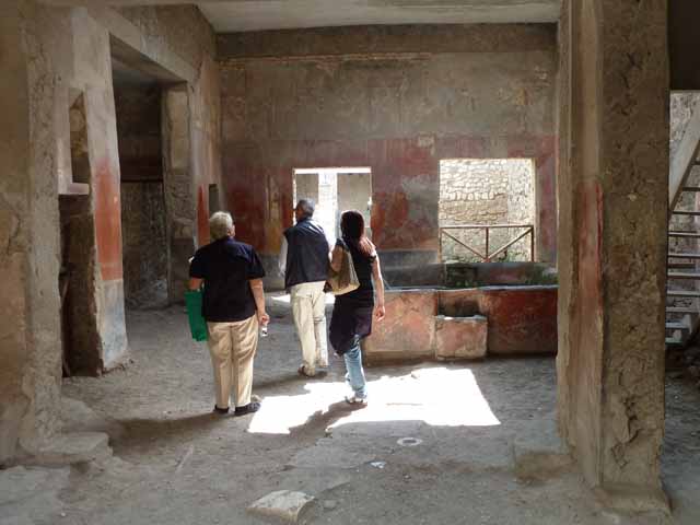 I.6.7 Pompeii. May 2010. Looking south across atrium.