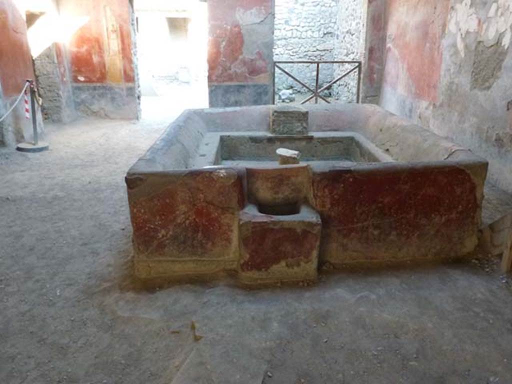I.6.7 Pompeii. December 2005. Impluvium in atrium converted into a vat for fullery use.