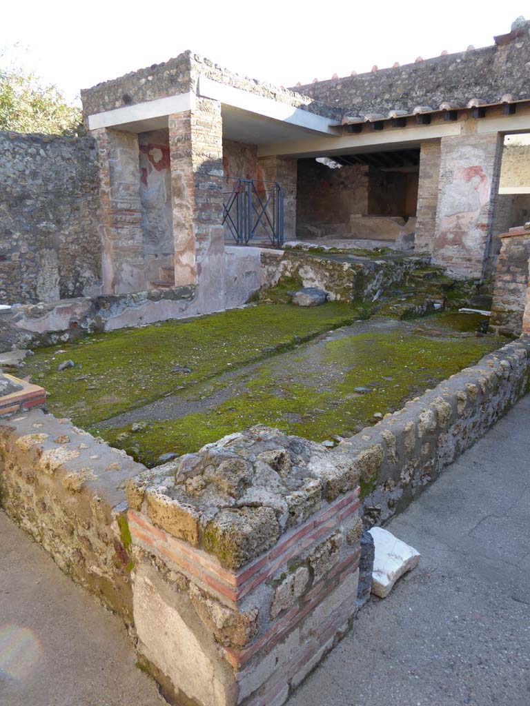 I.6.7 Pompeii. September 2015. Looking south-east across garden area.
Foto Annette Haug, ERC Grant 681269 DÉCOR.
