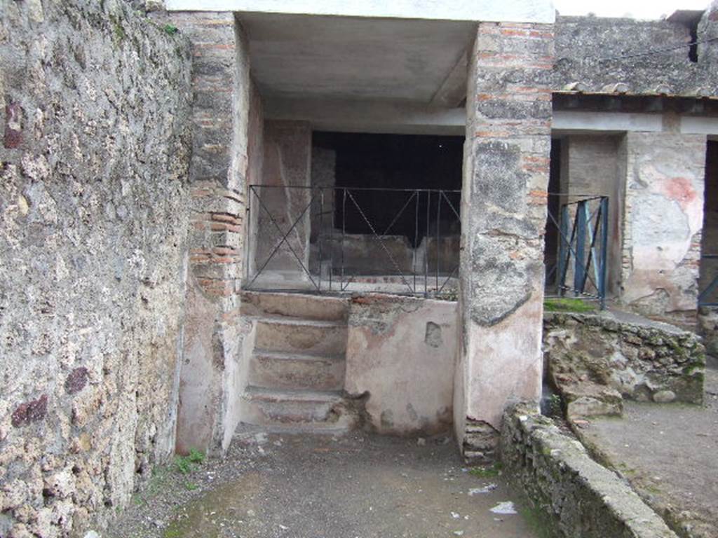 I.6.7 Pompeii. December 2005. Steps leading to vats in south east corner of Fullery.