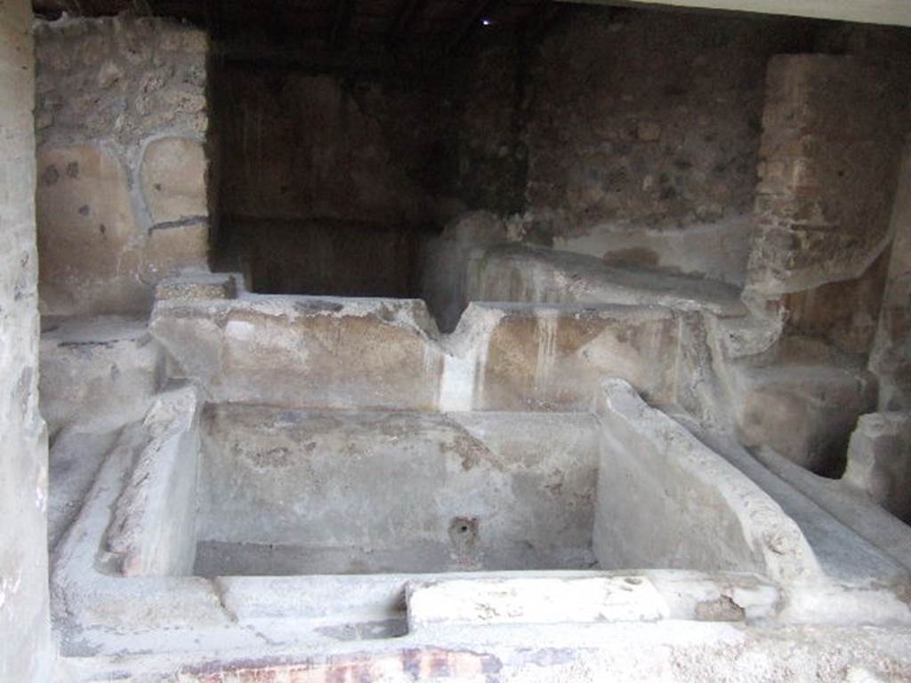 I.6.7 Pompeii. December 2005. Middle vat of three interconnecting vats in south east corner of fullery.