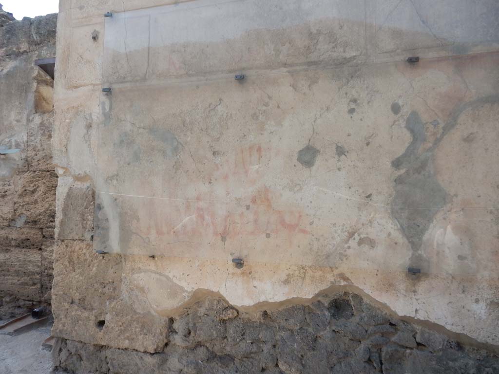 I.6.15 Pompeii. June 2019. Graffiti on west side of entrance doorway.
Photo courtesy of Buzz Ferebee.
