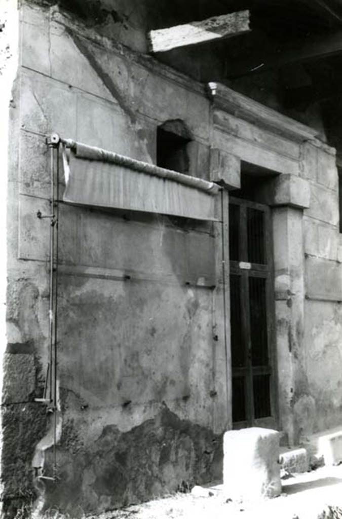 I.6.15 Pompeii. 1968. Casa dei Ceii or di Fabio e Tyranno, exterior, left side.  Photo courtesy of Anne Laidlaw.
American Academy in Rome, Photographic Archive. Laidlaw collection _P_68_6_16. 
