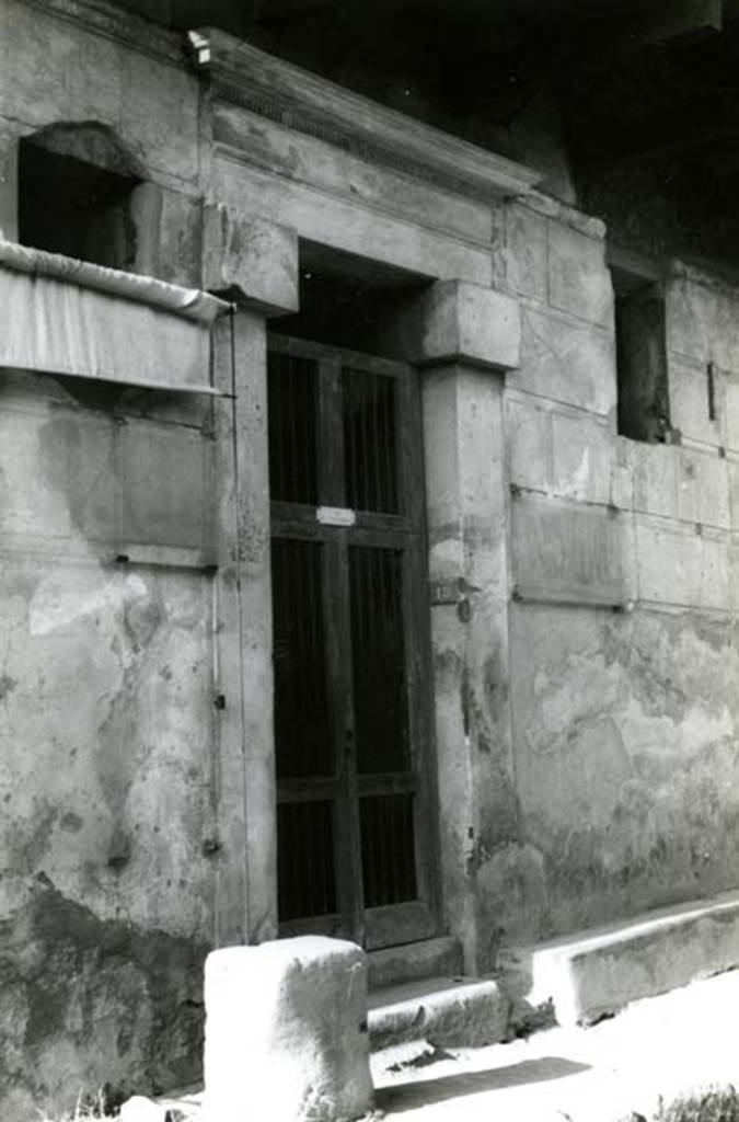 I.6.15 Pompeii. 1968. Casa dei Ceii or di Fabio e Tyranno, exterior, front doors.  Photo courtesy of Anne Laidlaw.
American Academy in Rome, Photographic Archive. Laidlaw collection _P_68_6_15.
