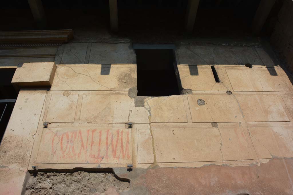 I.6.15 Pompeii. March 2019. Front façade on east (right) side of entrance doorway.        
Foto Annette Haug, ERC Grant 681269 DÉCOR
