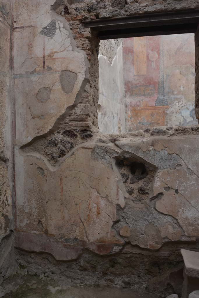 I.6.15 Pompeii. March 2019. Room 8, north-west corner and north wall with window.  
Foto Annette Haug, ERC Grant 681269 DCOR
