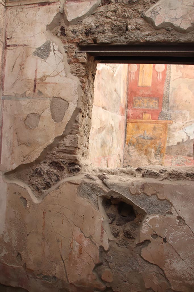 I.6.15 Pompeii. October 2023. 
Room 8, north wall with window to small garden area. Photo courtesy of Klaus Heese.
