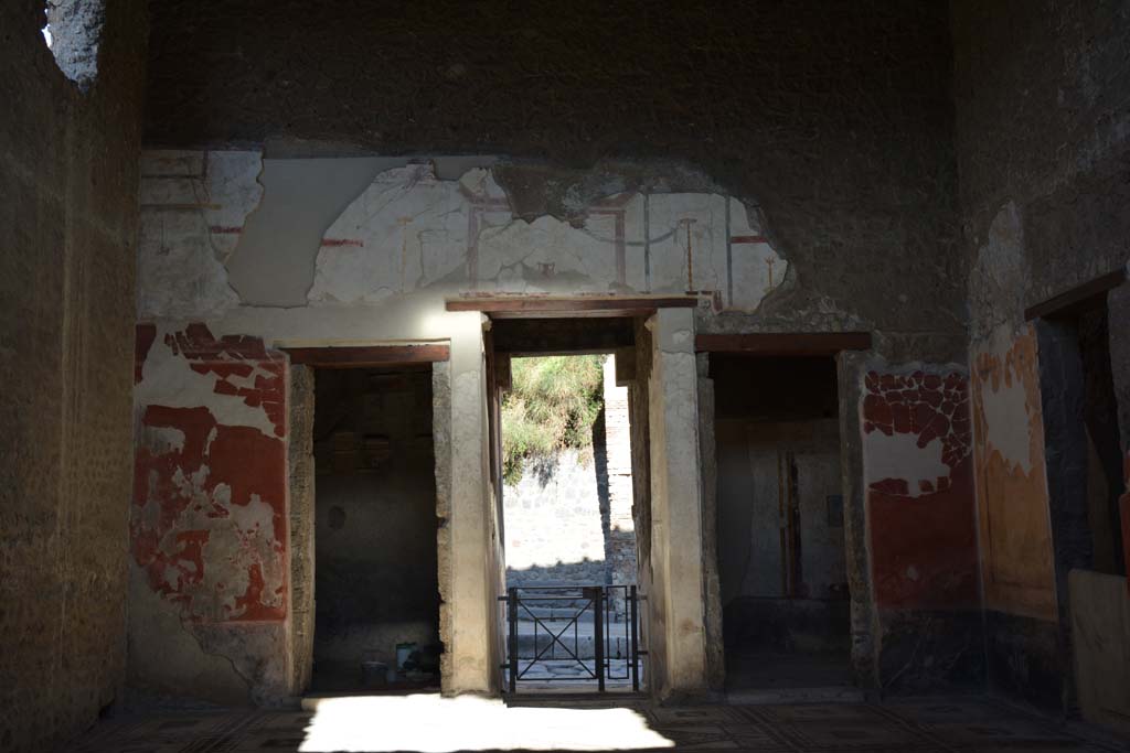 I.7.1 Pompeii. October 2019. Atrium, looking north towards entrance corridor, with a doorway to a cubiculum on either side.
Foto Annette Haug, ERC Grant 681269 DCOR.

