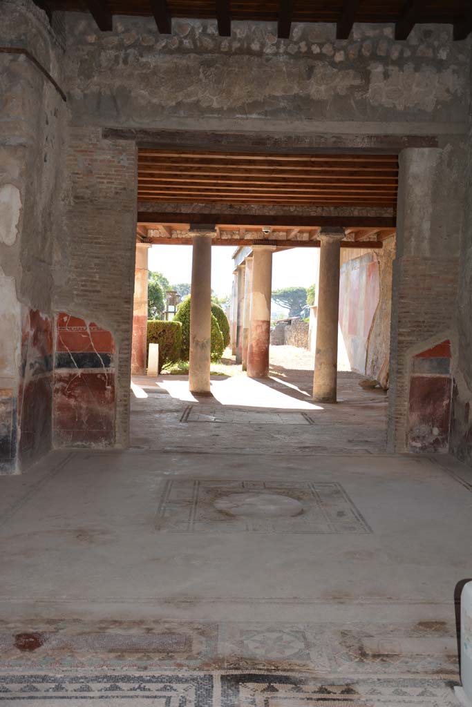 I.7.1 Pompeii. October 2019. 
Looking south from atrium across tablinum towards oecus and peristyle.
Foto Annette Haug, ERC Grant 681269 DCOR.
