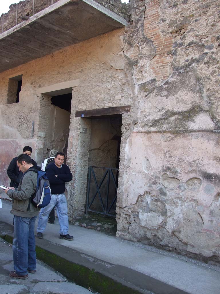 I.7.2 Pompeii. December 2007. Stairway to upper floor. Entrance on Via dell’Abbondanza.