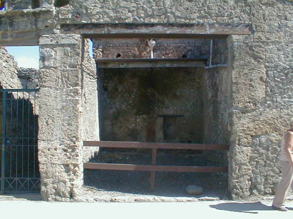 I.7.6 Pompeii. May 2005. Entrance doorway.