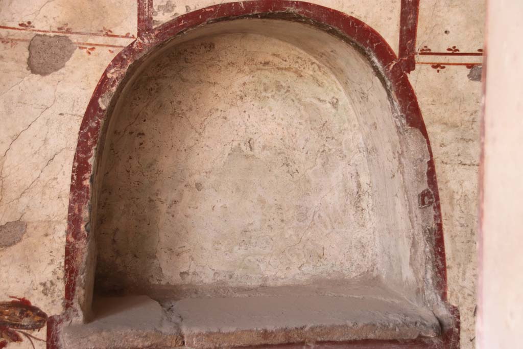 I.7.11 Pompeii. September 2021. Niche set into west wall. Photo courtesy of Klaus Heese.