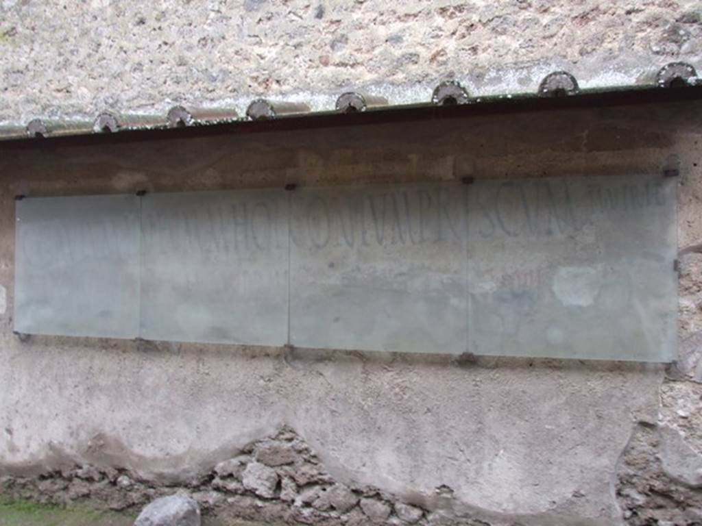 I.7.13 Pompeii. December 2007. Painted inscription found on south of entrance doorway. Painted Inscription supporting Caium Gavium Rufum and Marcum Holconium Priscum. [CIL IV 7242] 
