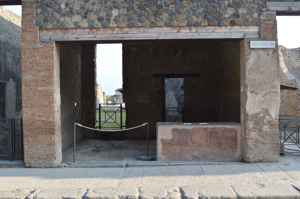 I.8.1 Pompeii. October 2017. Entrance doorway.
Foto Taylor Lauritsen, ERC Grant 681269 DÉCOR.

