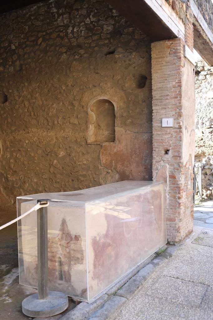 I.8.1 Pompeii. December 2018. 
Looking west along counter and sill or threshold. Photo courtesy of Aude Durand.

