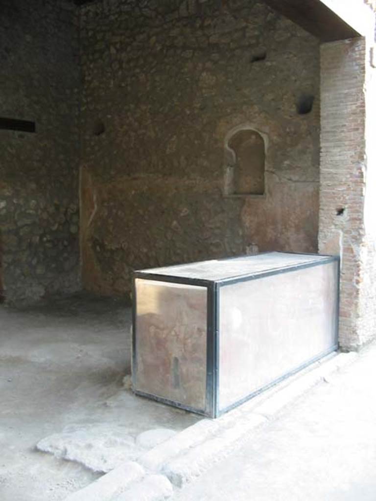 I.8.1 Pompeii. May 2003. Looking west along counter and sill or threshold. Photo courtesy of Nicolas Monteix.
