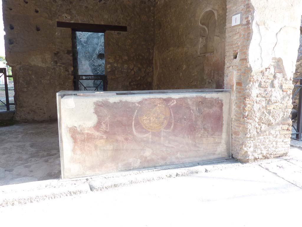 I.8.1 Pompeii. October 2014. Painted decoration on counter front.
Foto Annette Haug, ERC Grant 681269 DÉCOR.

