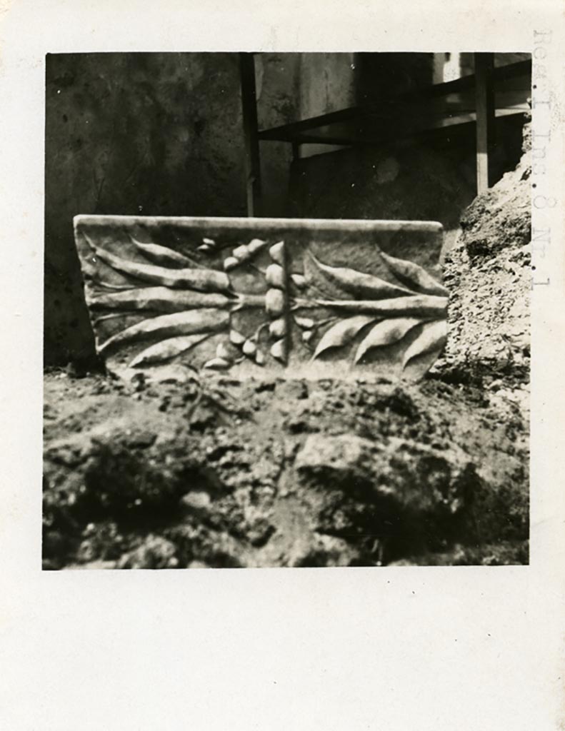 I.8.1 Pompeii, according to Warsher. Pre-1937-39. Item on display.
Photo courtesy of American Academy in Rome, Photographic Archive.  Warsher collection no. 1897.
