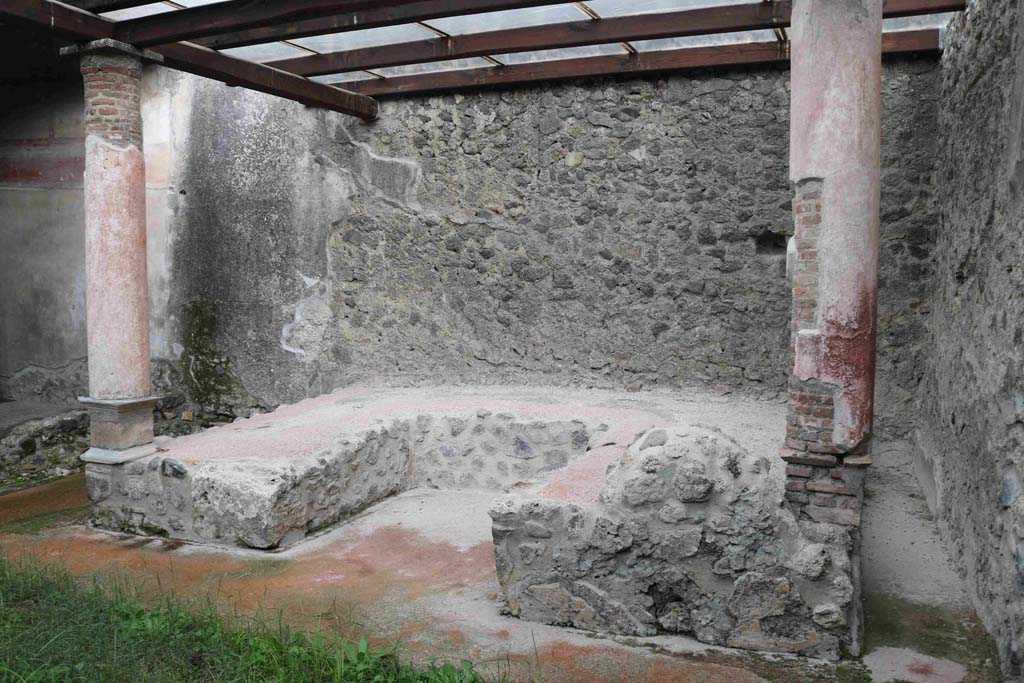 I.8.9 Pompeii. December 2018. Room 9, looking east across triclinium. Photo courtesy of Aude Durand