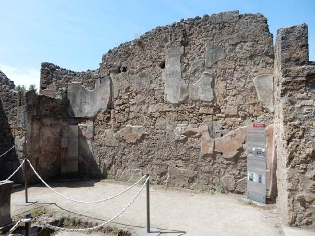 I.8.9 Pompeii. May 2015. West wall of atrium. Photo courtesy of Buzz Ferebee.