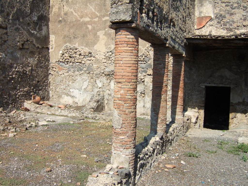 I.8.10 Pompeii. September 2005. Looking north across peristyle area 1, entered directly from the street, without an atrium.