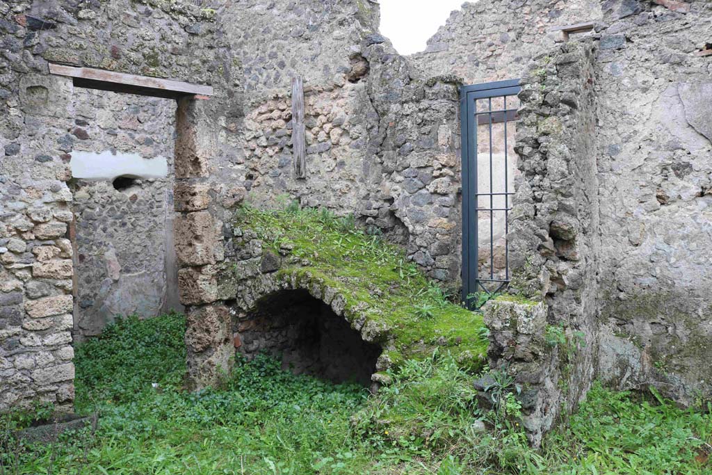 I.8.16 Pompeii. December 2018. Looking south-west across room/garden towards doorway to rear room of I.8.15, on left.
On the right is the entrance doorway on Vicolo dellEfebo, which gave access to the stairs to the upper floor.
Photo courtesy of Aude Durand.
