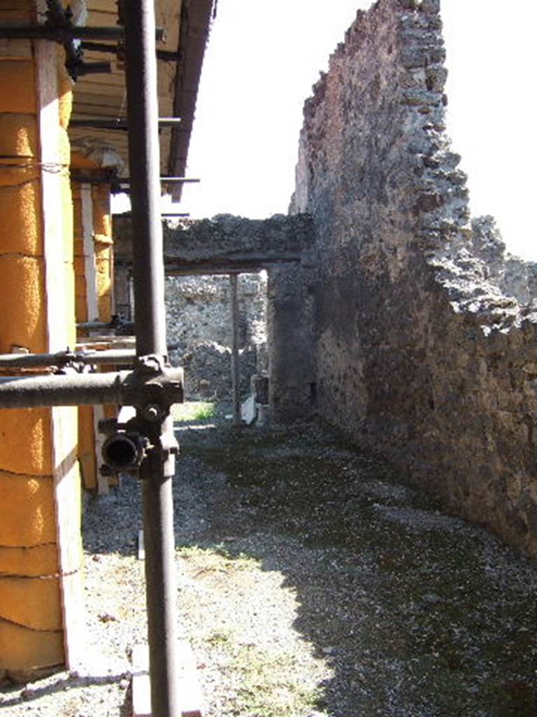 I.8.19 Pompeii. September 2005. Looking east from entrance.