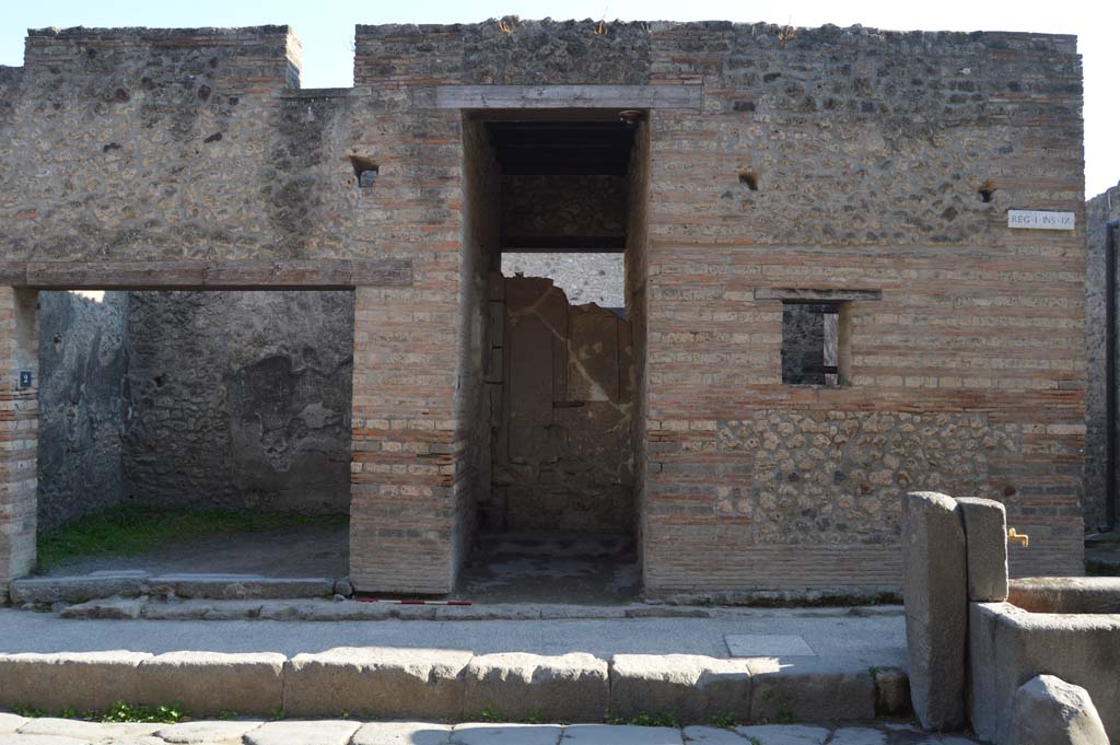 I.9.1 Pompeii, on right, with I.9.2, on left, Pompeii. October 2017. Looking south towards entrance doorways.
Foto Taylor Lauritsen, ERC Grant 681269 DÉCOR.
