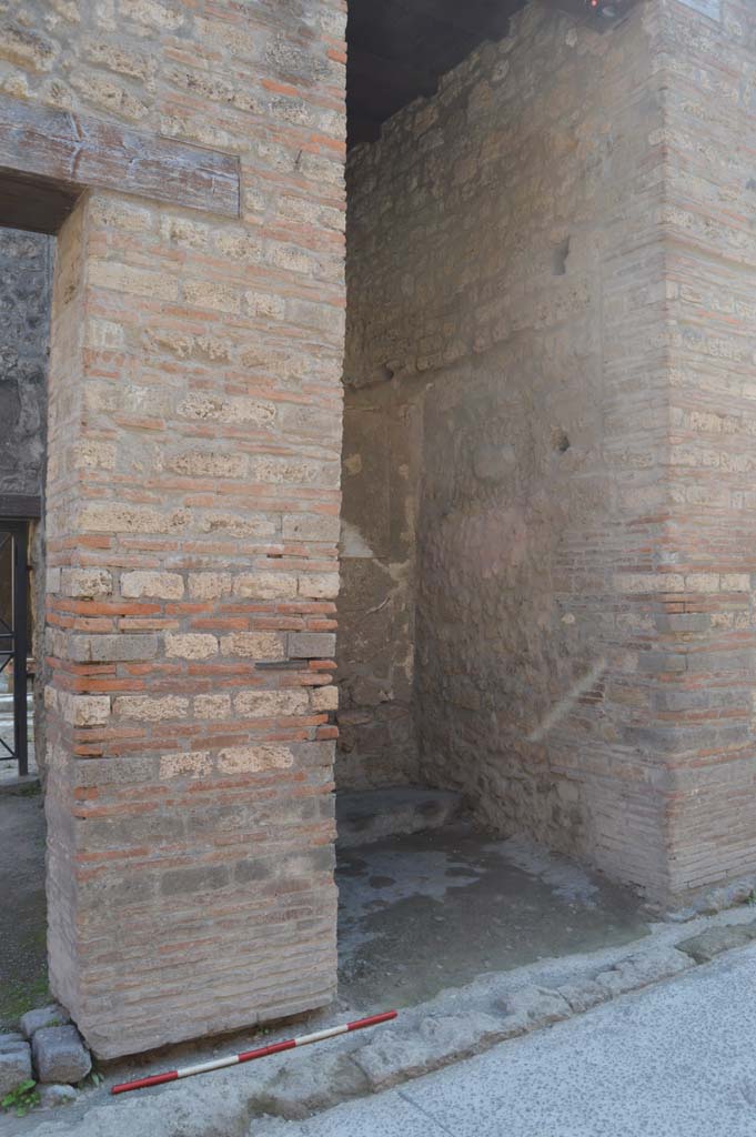 I.9.1 Pompeii. October 2017. Looking towards west wall of entrance vestibule.
Foto Taylor Lauritsen, ERC Grant 681269 DÉCOR.
