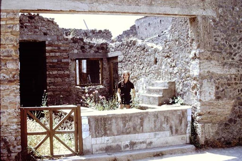 I.9.4 Pompeii. 1971. Entrance doorway and front of counter. Photo by Stanley A. Jashemski.
Source: The Wilhelmina and Stanley A. Jashemski archive in the University of Maryland Library, Special Collections (See collection page) and made available under the Creative Commons Attribution-Non Commercial License v.4. See Licence and use details.
J71f0155
