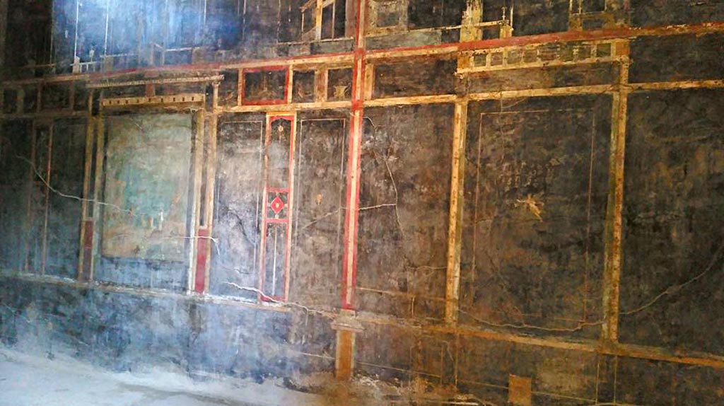 I.9.5 Pompeii, 2016/2017. Room 10, detail of east wall at south end. Photo courtesy of Giuseppe Ciaramella.