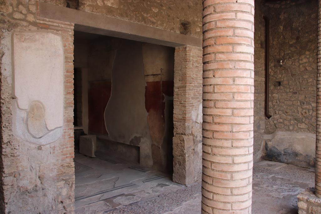 I.9.14 Pompeii. October 2022. Room 6, tablinum, looking south-west from lower garden area. Photo courtesy of Klaus Heese.
