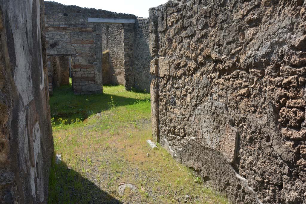I.10.8 Pompeii. April 2017. Looking south along west wall of entrance corridor. Photo courtesy Adrian Hielscher.