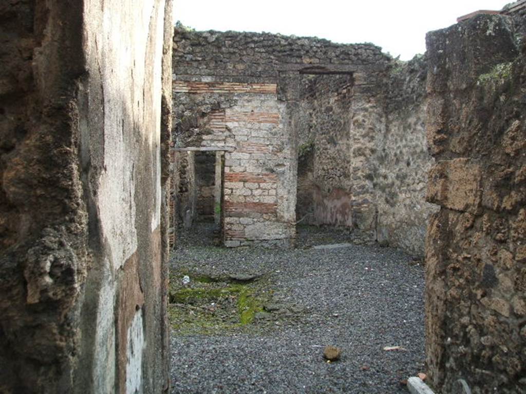 I.10.8 Pompeii. December 2004. Looking along fauces to atrium 1 and rear rooms 7 and 8.  