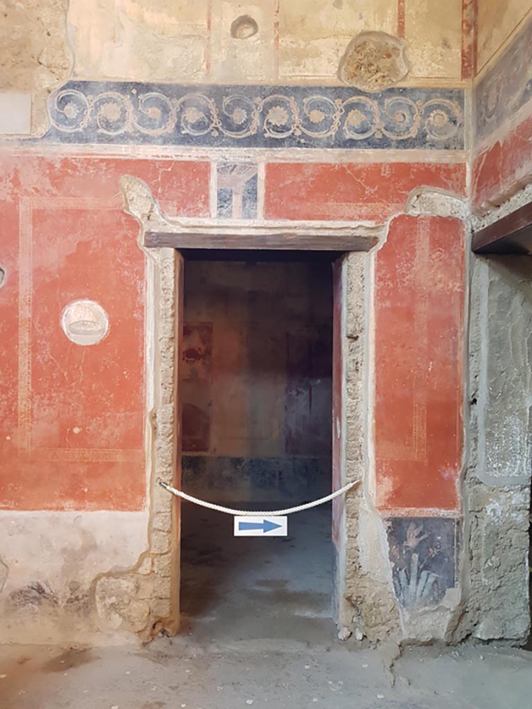 I.10.11 Pompeii. October 2022. 
Room 2, north-west corner of atrium, with doorway to room 9 in west wall. Photo courtesy of Klaus Heese.

