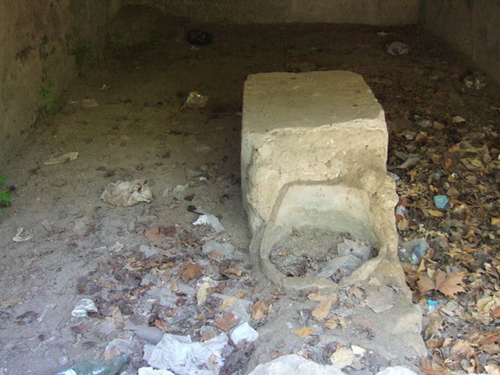 I.10.13 Pompeii. September 2005. Remains of podium, originally with two urns and a hearth.