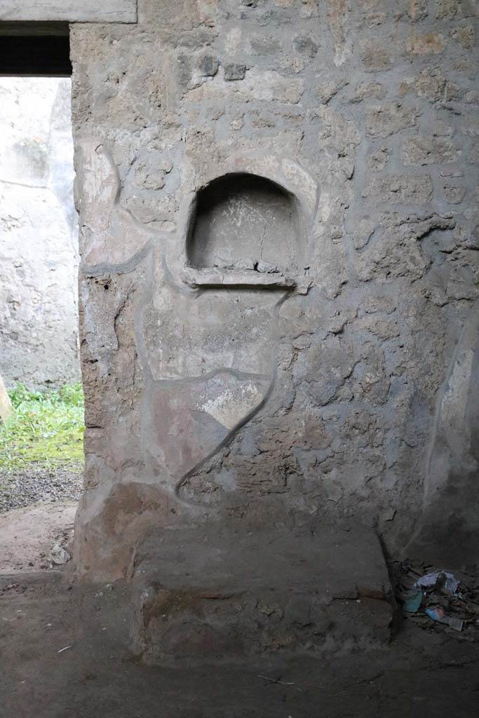 I.10.16 Pompeii. December 2018. 
Looking west towards wall on north side of doorway to garden. Photo courtesy of Aude Durand.
