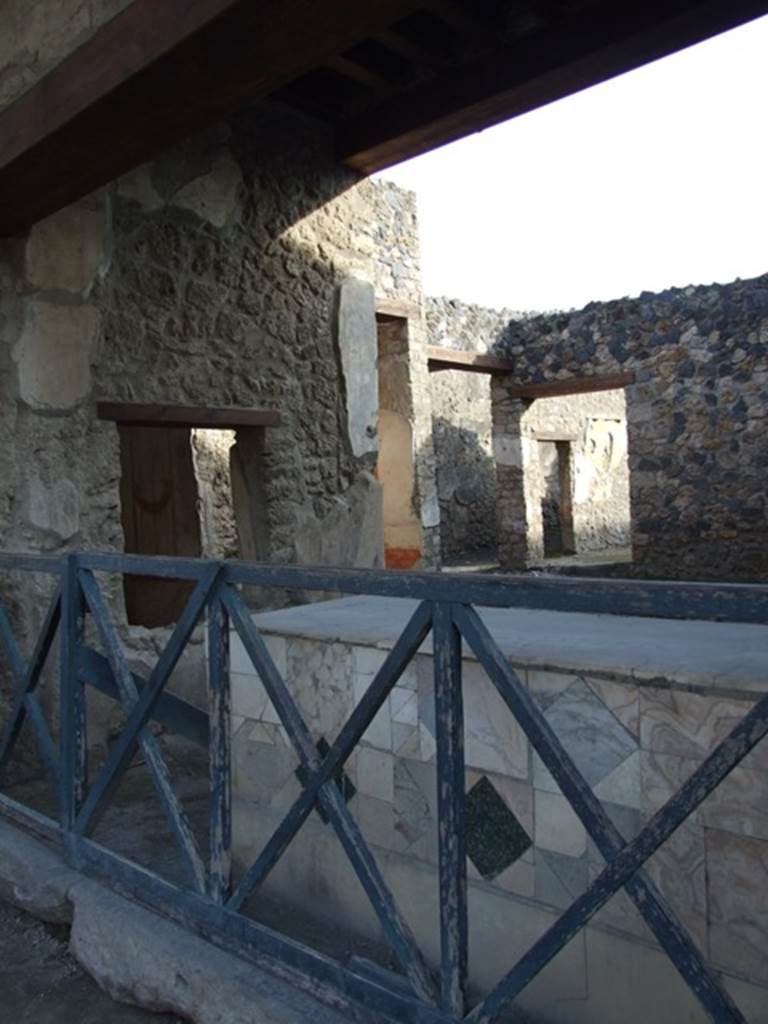 I.11.1 Pompeii. December 2007. 
Entrance looking south-east across bar-room towards window into cubiculum.
