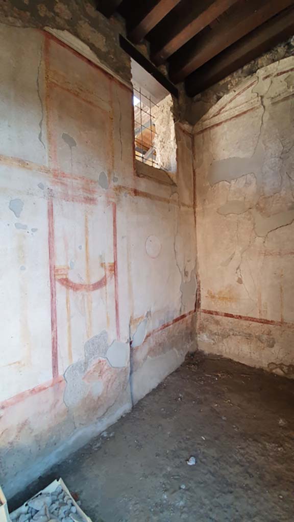 I.11.1 Pompeii. July 2021. North-east corner of cubiculum with bed recess.
Foto Annette Haug, ERC Grant 681269 DÉCOR.
