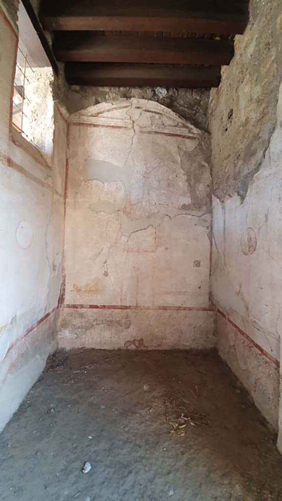 I.11.1 Pompeii. July 2021. Looking towards east wall of cubiculum.
Foto Annette Haug, ERC Grant 681269 DÉCOR.

