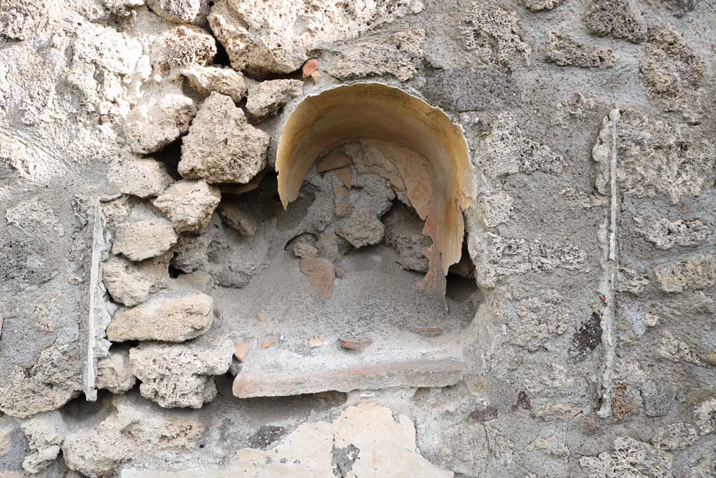 I.11.10 Pompeii. December 2018. Detail of lararium in east wall. Photo courtesy of Aude Durand.