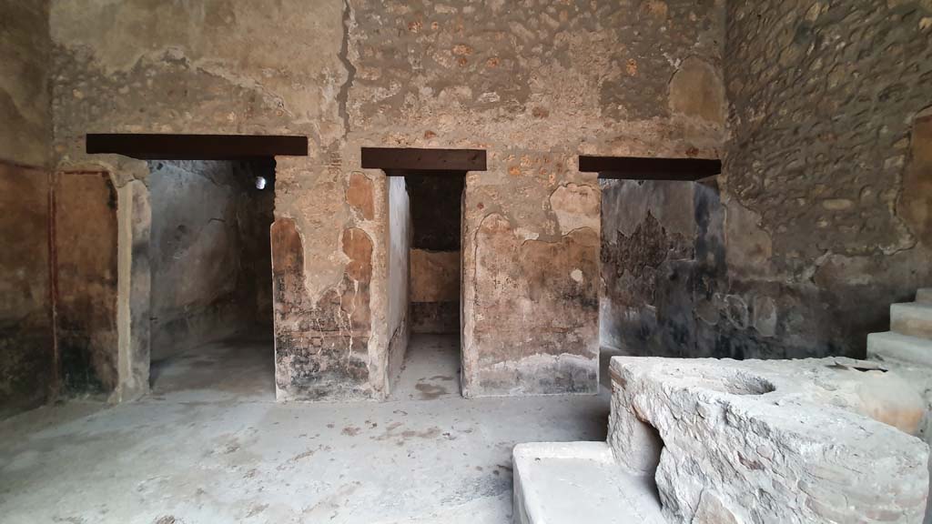 I.11.16 Pompeii. July 2021. Room 3, bar-room/atrium.
Looking west from bar-counter, with doorway to room 5, on left, room 4, in centre, and entrance doorway/corridor 1, on right.
Foto Annette Haug, ERC Grant 681269 DÉCOR.
